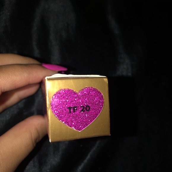 too face metallic sparkle lipstick - Picture 3 of 5